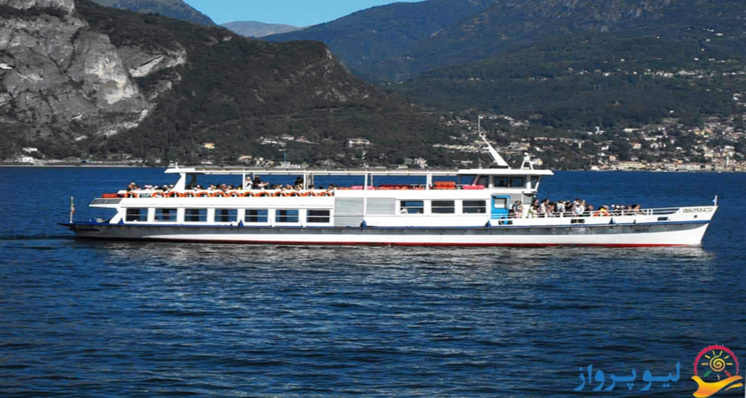 کشتی بر روی دریاچه کومو